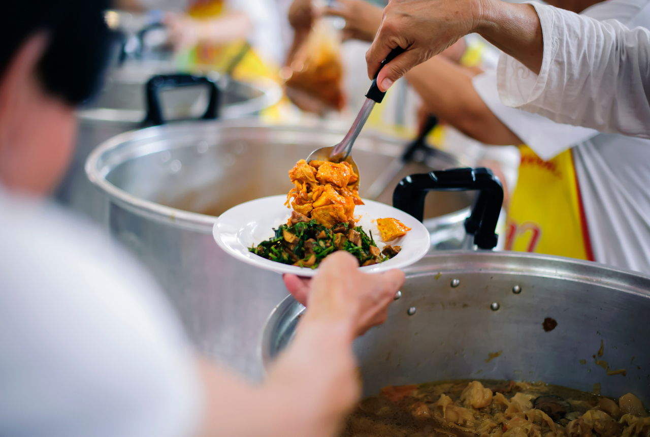 restaurants-feeding-homeless